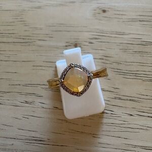 Elegant Gold and Silver Women's Ring